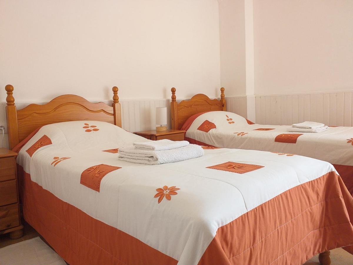 Bed and Breakfast Ancienne Ecole Cazaux-Villecomtal Esterno foto