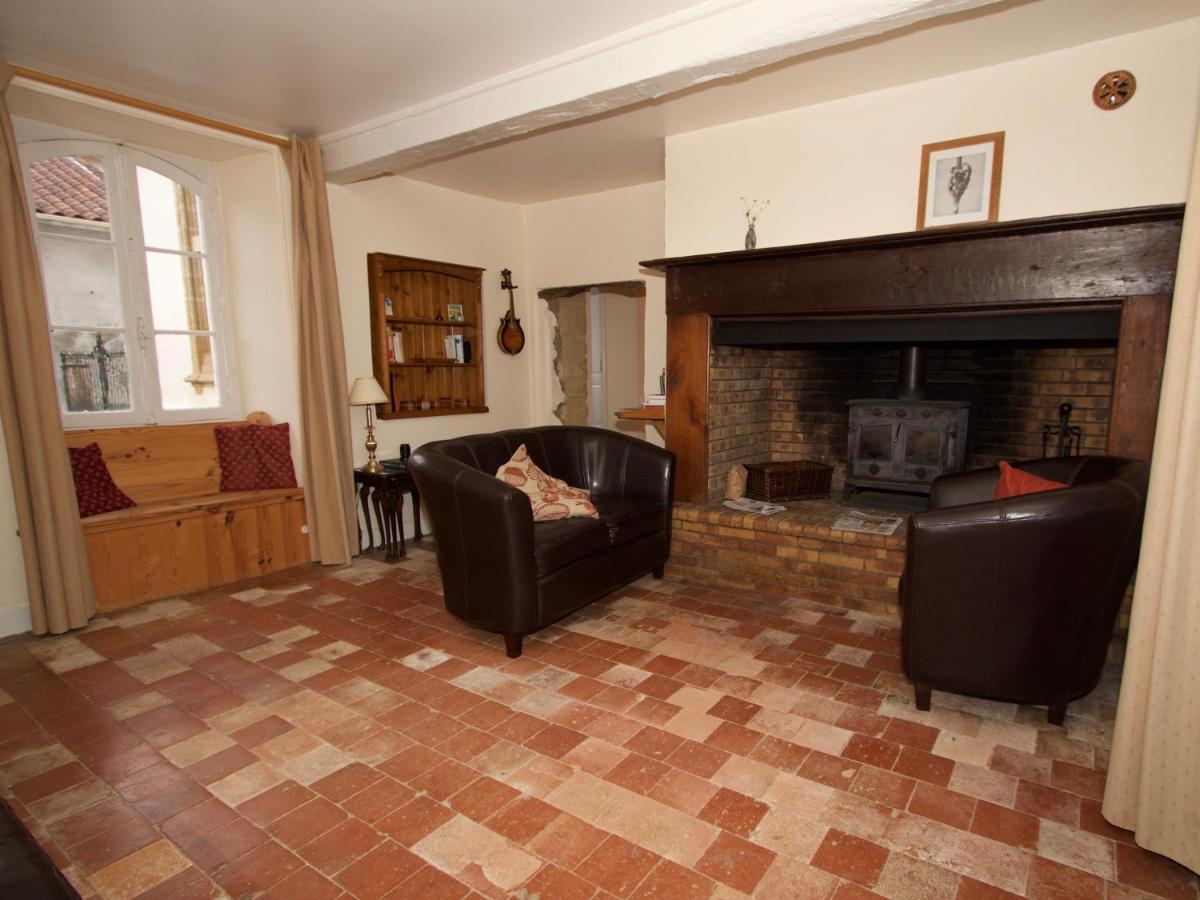 Bed and Breakfast Ancienne Ecole Cazaux-Villecomtal Esterno foto