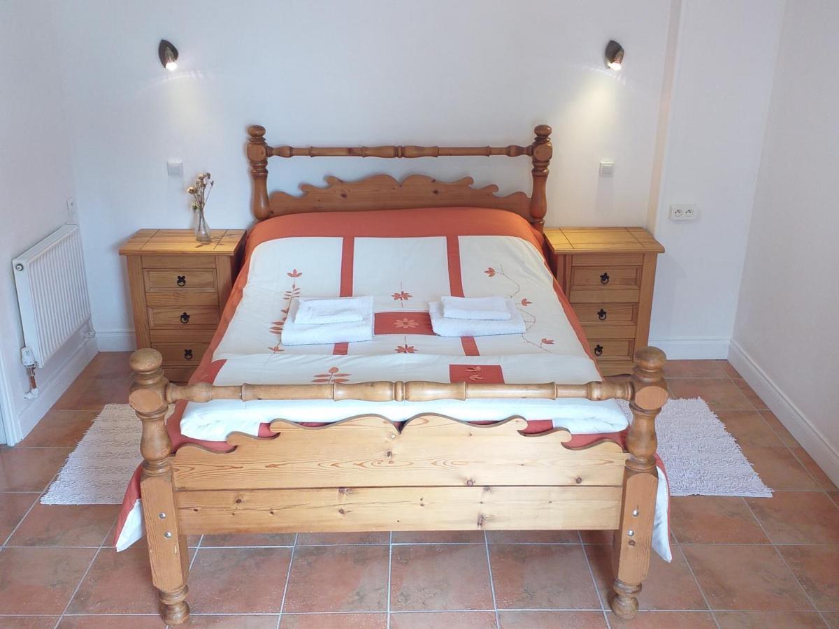 Bed and Breakfast Ancienne Ecole Cazaux-Villecomtal Esterno foto