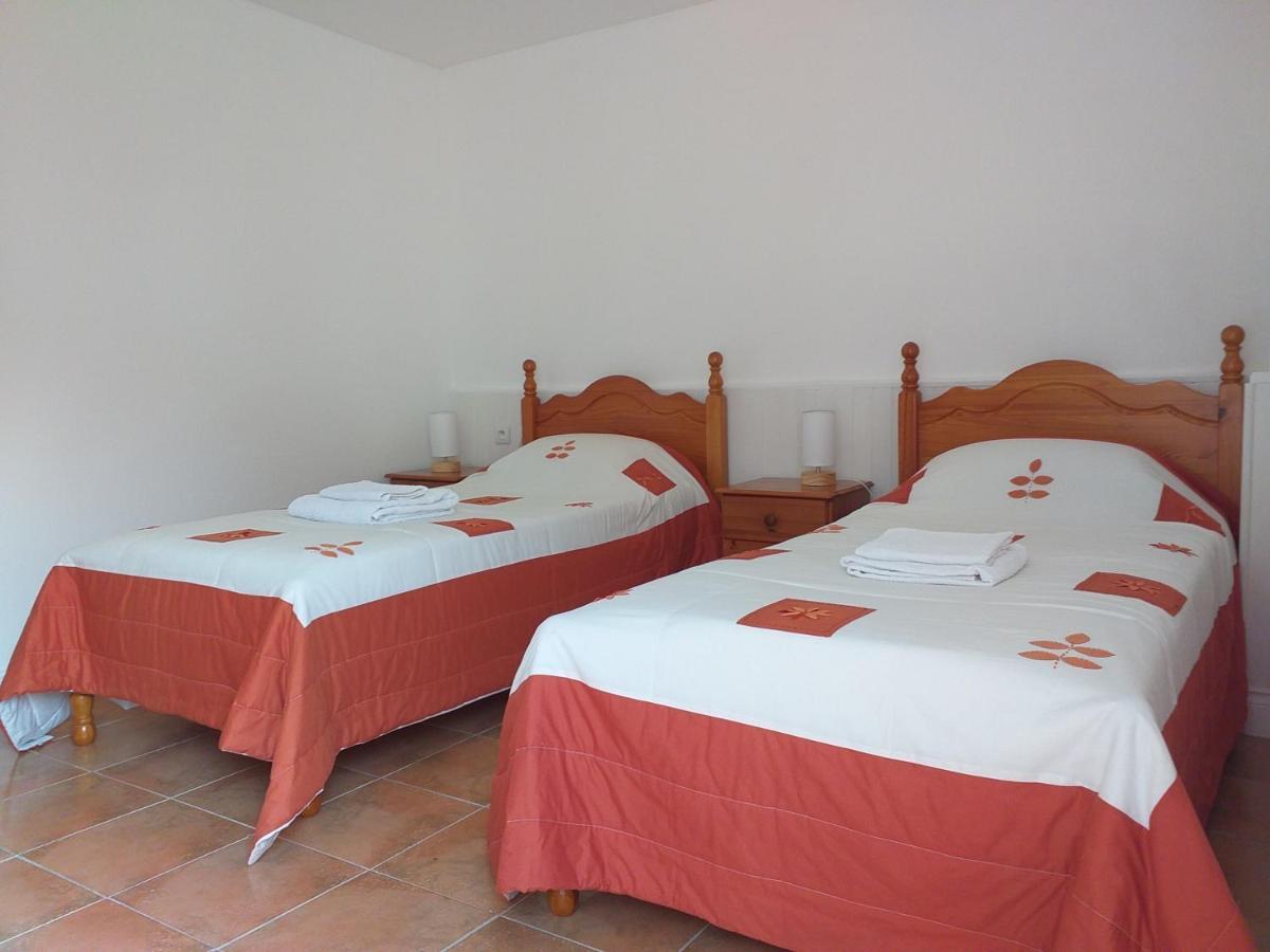 Bed and Breakfast Ancienne Ecole Cazaux-Villecomtal Esterno foto