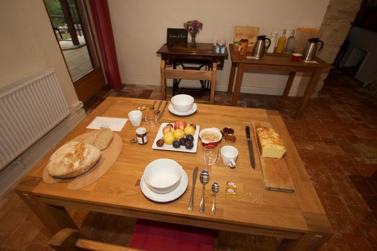 Bed and Breakfast Ancienne Ecole Cazaux-Villecomtal Esterno foto