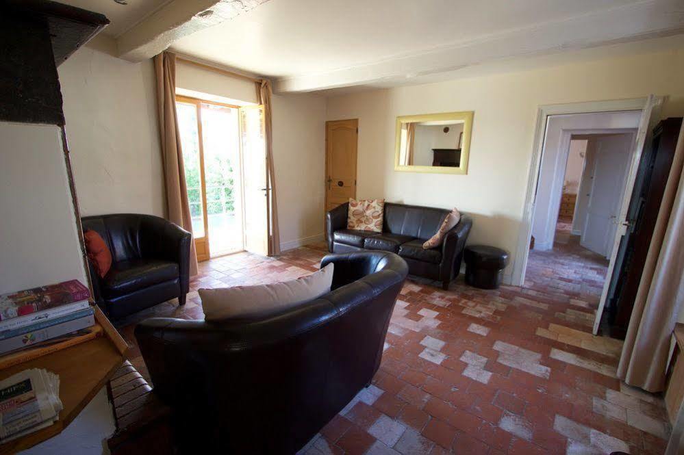 Bed and Breakfast Ancienne Ecole Cazaux-Villecomtal Esterno foto
