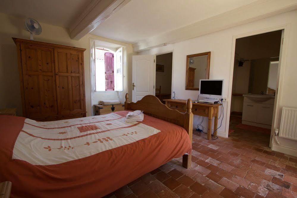 Bed and Breakfast Ancienne Ecole Cazaux-Villecomtal Esterno foto