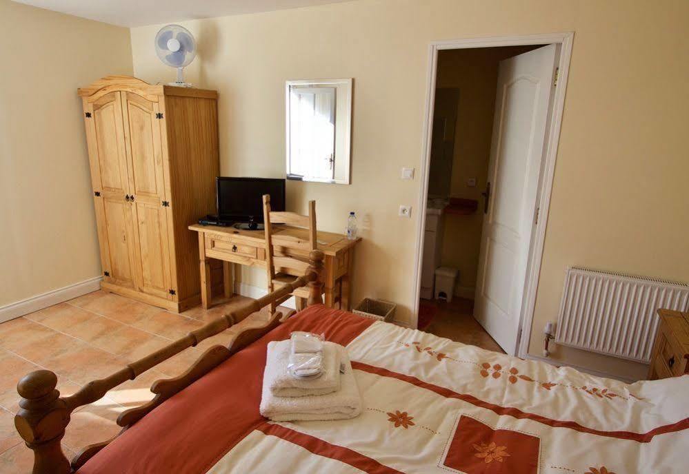 Bed and Breakfast Ancienne Ecole Cazaux-Villecomtal Esterno foto